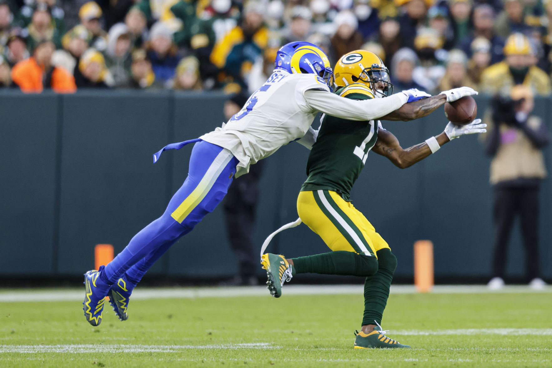 Rams Packers Football